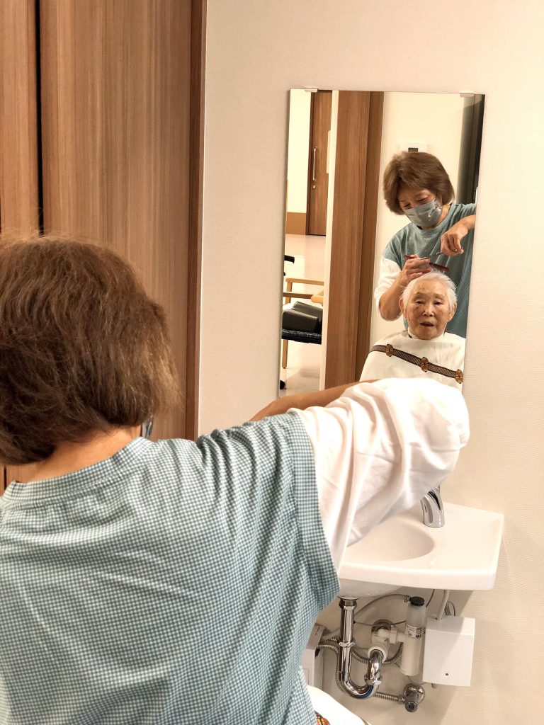 理美容の日です✂・・・のサムネイルイメージ